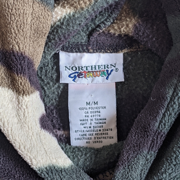 Vintage Northern Getaway Camo Hoodie - Picture 2 of 3